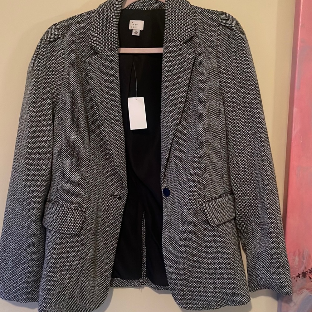 Brand new never worn size 12 blazer in excellent condition